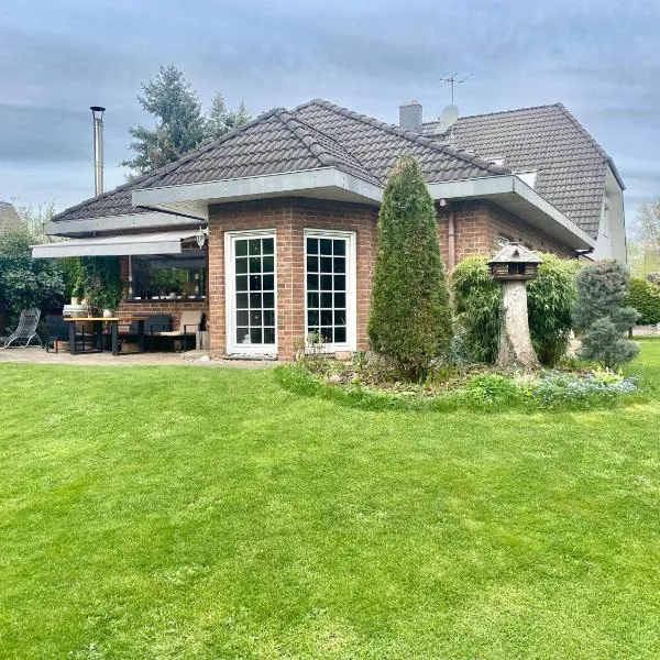 Ferienhaus in Wald und Seenähe，位于滕普林的酒店