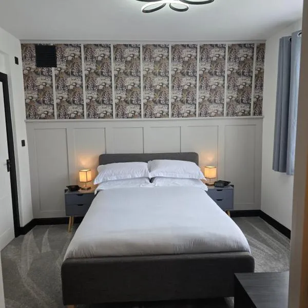 Double room with ensuite bathroom and private entrance，位于阿斯科特的酒店