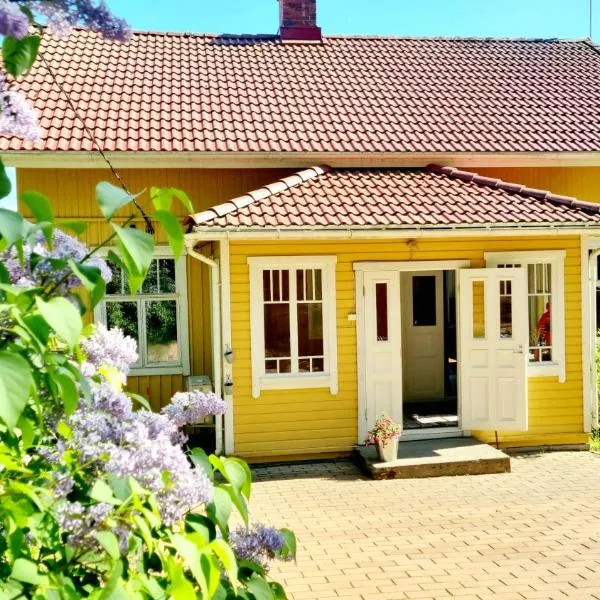 Villa and cottage by the sea，位于Sunnanberg的酒店