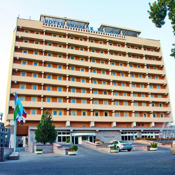 索德里克宫酒店，位于Yalanghoch的酒店