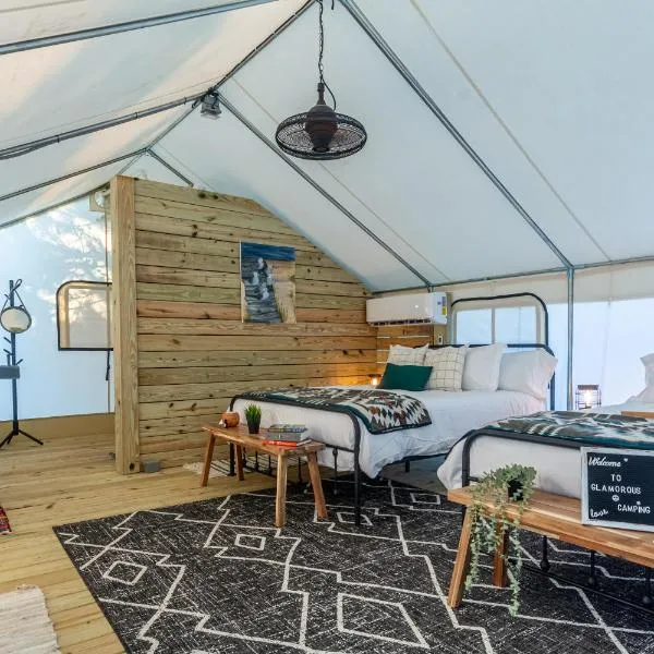 Timberline Glamping Orange Beach，位于弗利的酒店