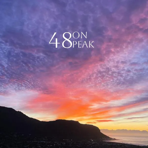 "48 On Peak Overlooking Ocean & Mountain Vistas"，位于西蒙镇的酒店