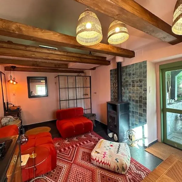 Design Cabin & Panorama Sauna，位于Várvölgy的酒店