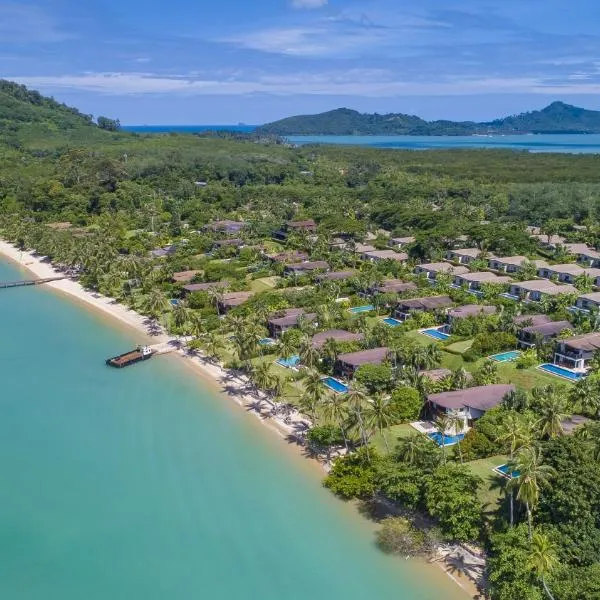 Barcelo Coconut Island, Phuket，位于普吉镇的酒店