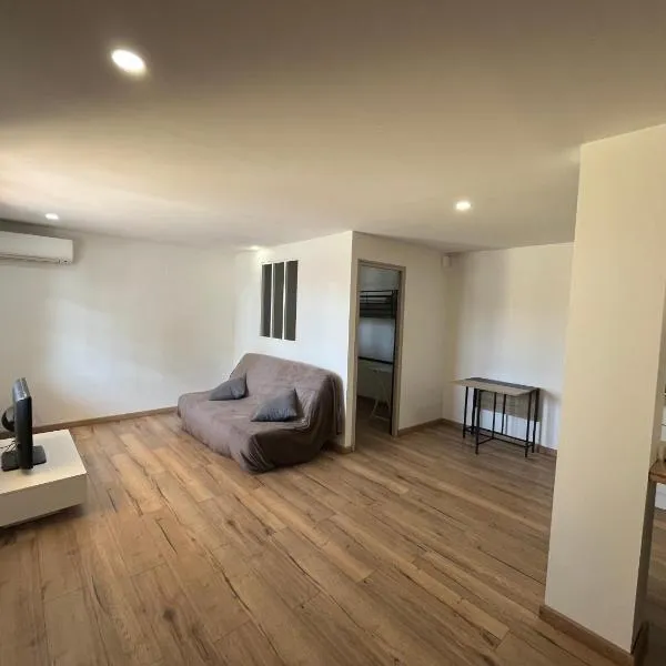 Appartement avec exterieur，位于Le Soler的酒店