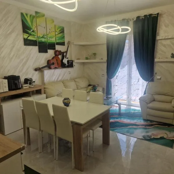 Serenella House，位于Roccadaspide的酒店