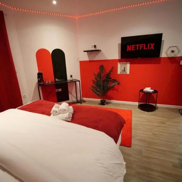 Suite ROMANTICA Balnéo - Olympe Suites & Spa Lille, Croix, Roubaix，位于Croix的酒店