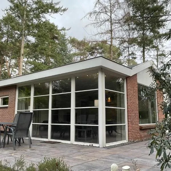 Relaxen in het bos met privésauna，位于莱森的酒店