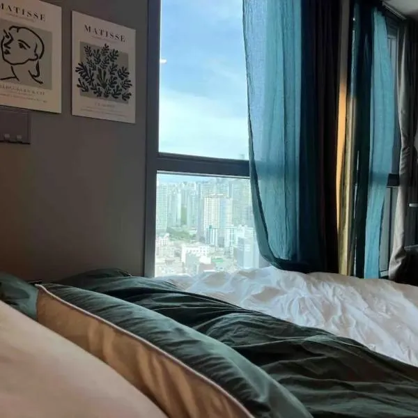 High floor view accommodation，位于釜山的酒店