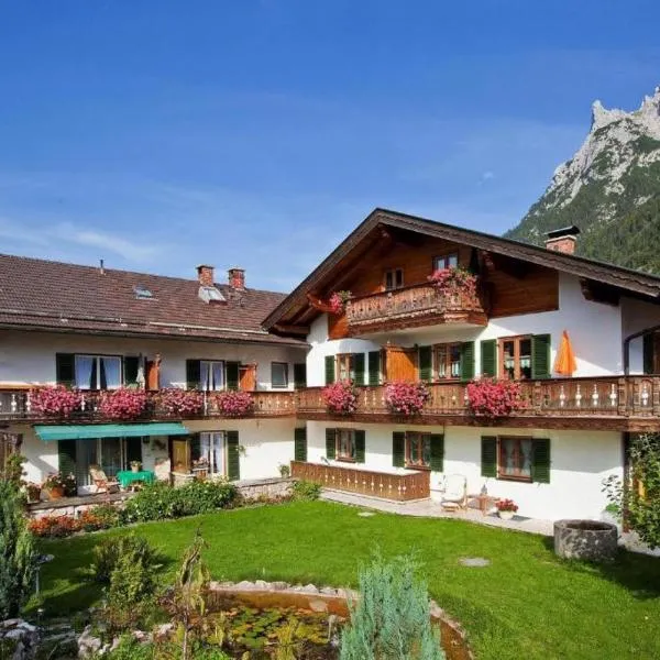 Ferienwohnungen St Christoph，位于米滕瓦尔德的酒店
