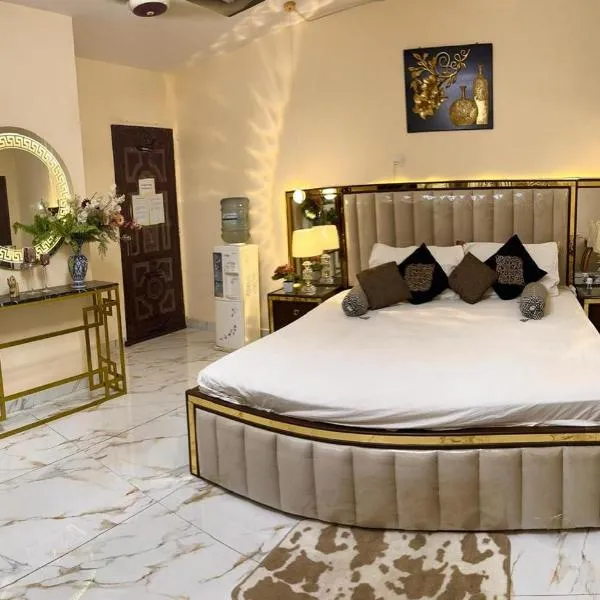 Charming Home banglow，位于卡拉奇的酒店