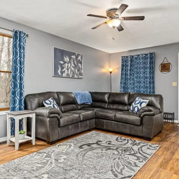 WOOD INN 2 Comfy 2BD close to DT Peoria，位于皮奥里亚的酒店