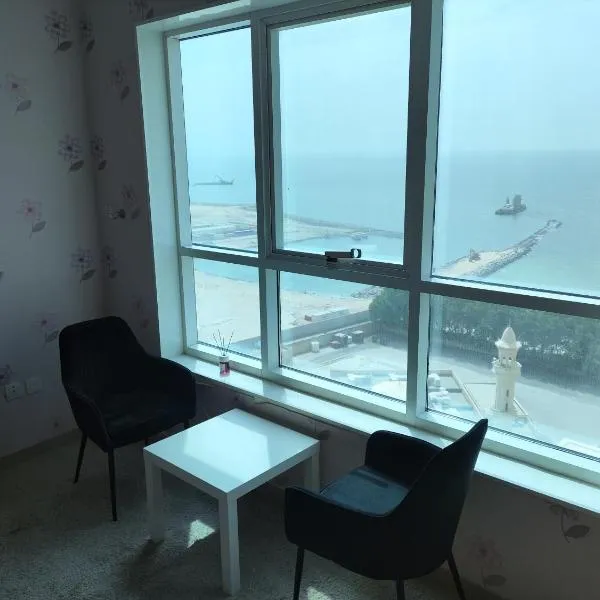 Luxury Sea View Amazing Room Double Bed - ROOM INSIDE APARTMENT，位于Ajman的酒店