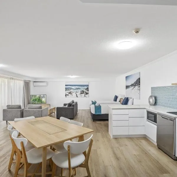 Surfers Paradise - Huge Family Apartment，位于黄金海岸的酒店