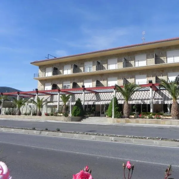 托洛斯迪谷逸三都酒店，位于圣马丁德巴尔代格莱西亚斯的酒店