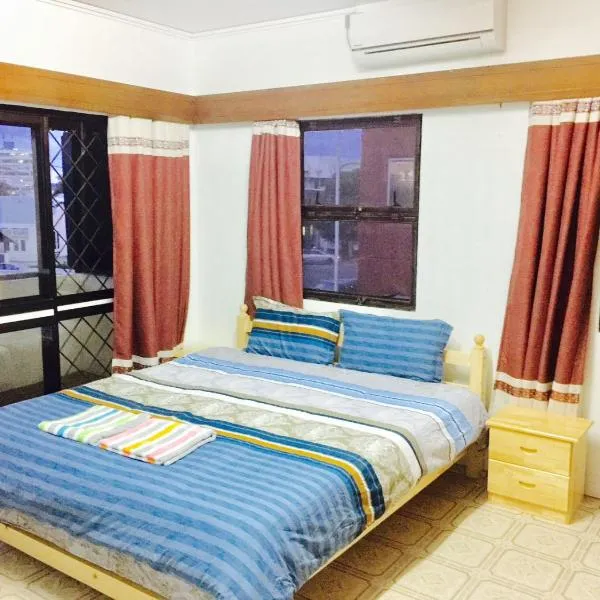 King sized bedroom-in SUVA Centre，位于The Domain的酒店