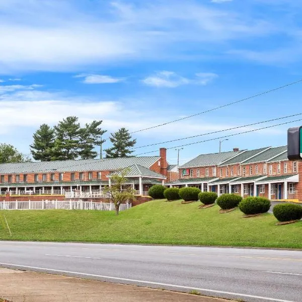 Econo Lodge Waynesboro - Skyline Drive，位于韦恩斯伯勒的酒店