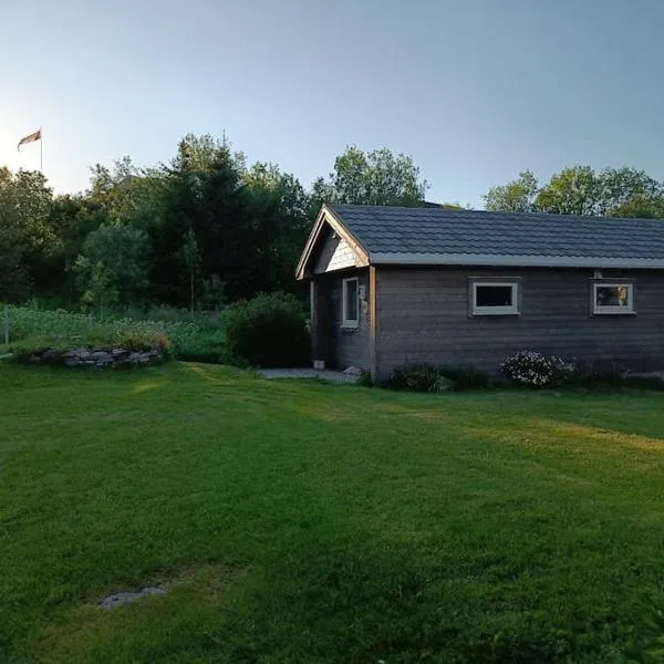 Cozy guesthouse in quiet area of central Leknes，位于莱克内斯的酒店