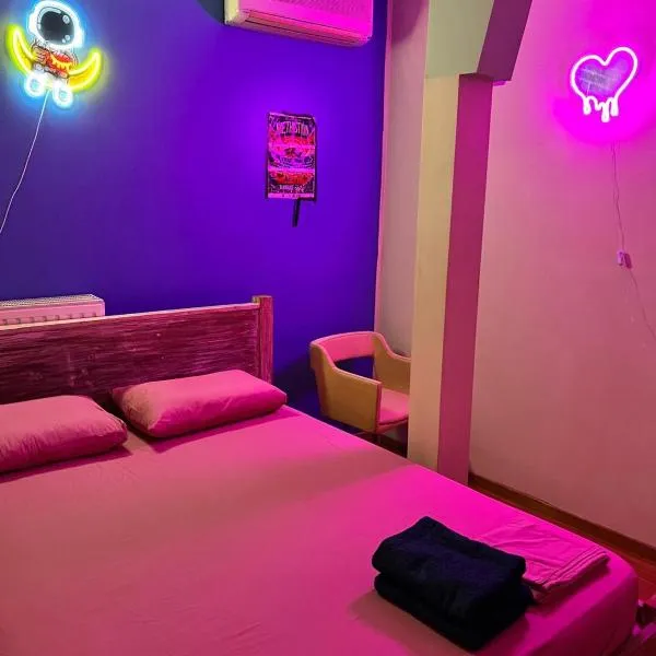 LocArt PopArt room，位于Asprogerakata的酒店