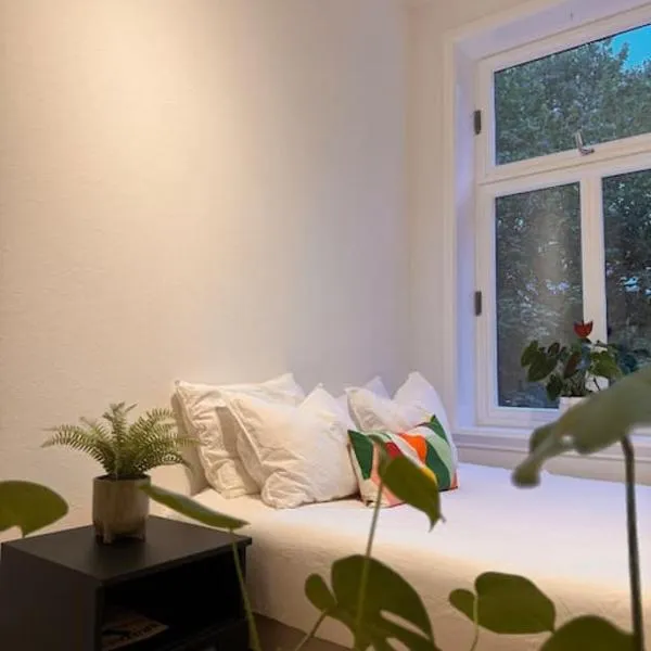 Central & Modern 2BR Apt, 4min Subway to Oslo City，位于奥斯陆的酒店