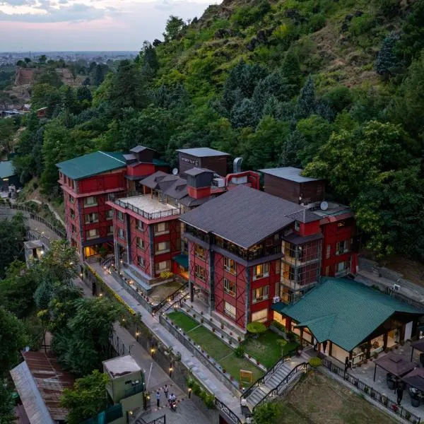 Golden Tulip Srinagar，位于Chhatabal的酒店