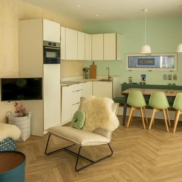 Klein Goud - Ecohuisjes Terschelling，位于米茨兰的酒店