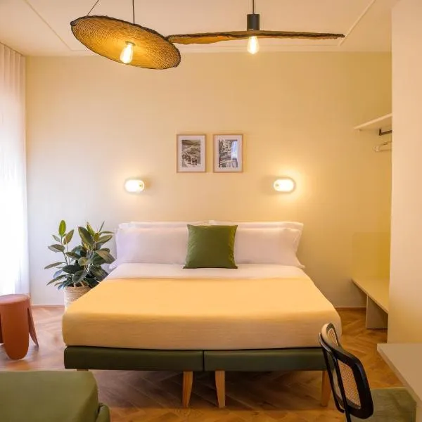 Casaretti Affittacamere - In centro a Foligno, con parcheggio e ampio bagno in camera，位于福利尼奥的酒店