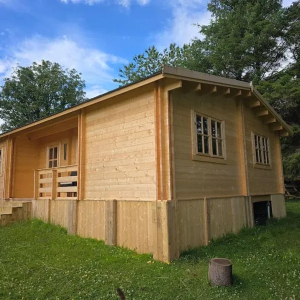 Spruce Cabin - Cabins at Aithernie, East Fife，位于利文-法夫的酒店