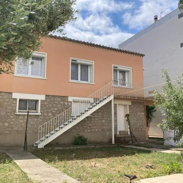 Maison centre-ville Narbonne avec jardin，位于纳博讷的酒店