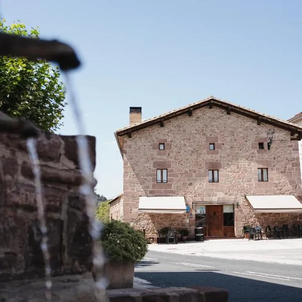 Hotel Rural LATORRIÉN DE ANE，位于Arrúbal的酒店