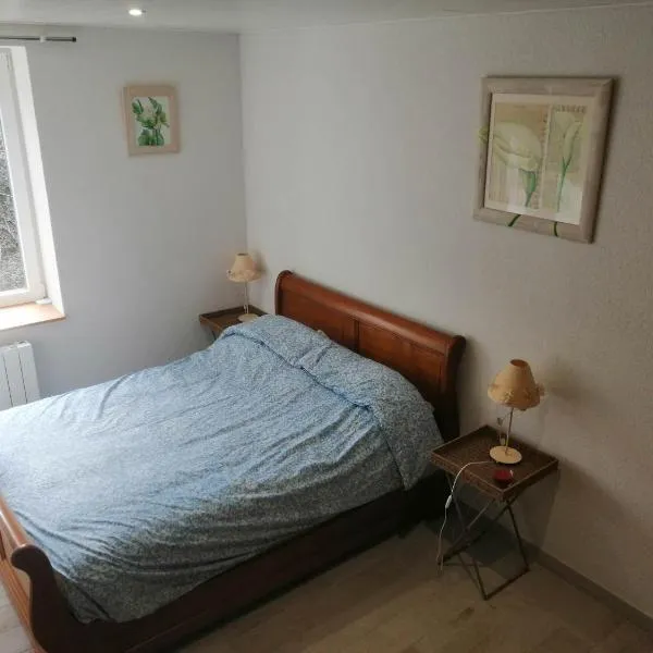 Gîte calme bercé par le bruit du ruisseau，位于Arinthod的酒店