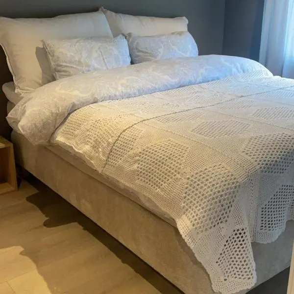 Leilighet midt i sentrum av vakre Hattfjelldal，位于Hattfjelldal的酒店