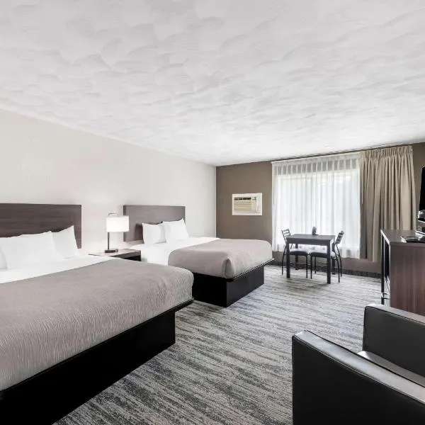 Quality Inn & Suites Munising，位于Wetmore的酒店