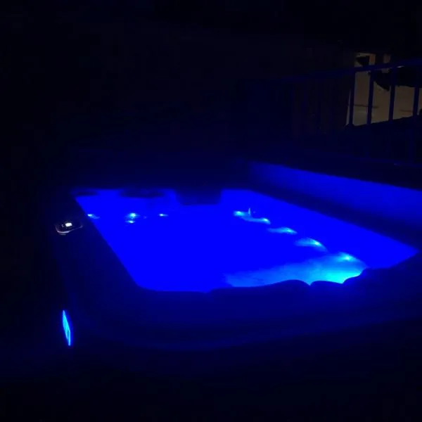 Evagelia's deluxe villa-Jacuzzi in Skopelos center，位于斯科派洛斯的酒店