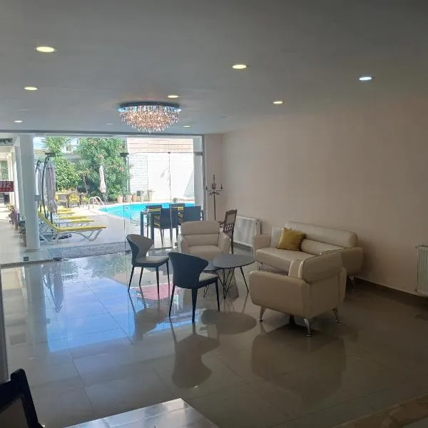 科布莱蒂海滩俱乐部酒店，位于科布列季的酒店