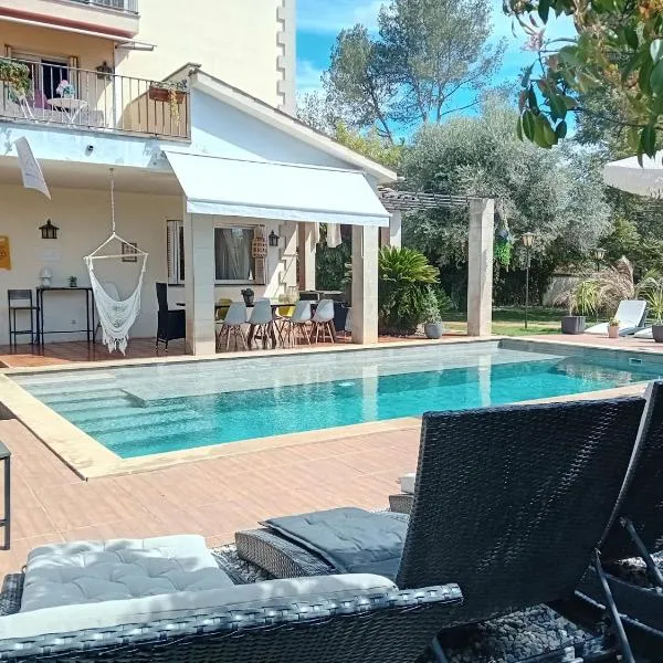 Les Canyes Cottage, Private Villa Resort，位于Piera的酒店