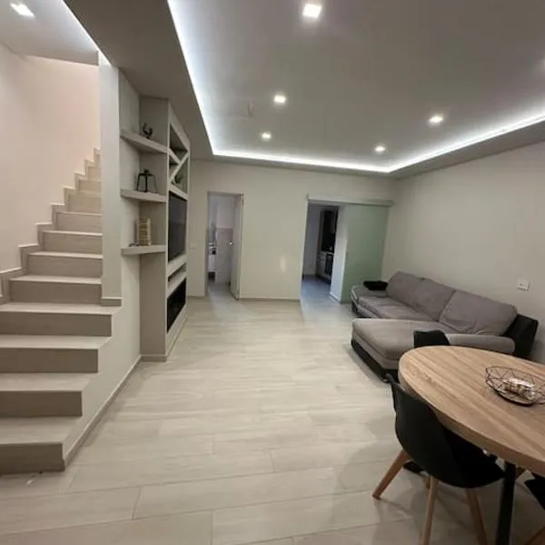 Casa Accogliente con terrazza，位于阿里亚诺伊尔皮诺的酒店