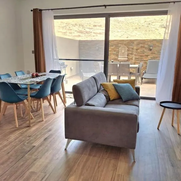 Water Lily Oasis Courtyard - 5min Walk to Beach，位于克伦蒂的酒店