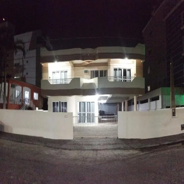 Residencial Nereu，位于邦比尼亚斯的酒店