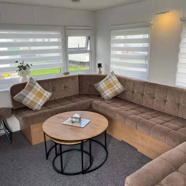 Sharons Lyons lido Caravan 3 bedrooms，位于普利斯坦丁的酒店