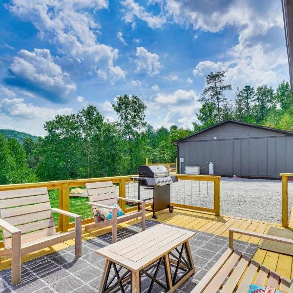 Hot Tub & Mtn Views: Pet-Friendly Englewood Cabin，位于Tellico Plains的酒店