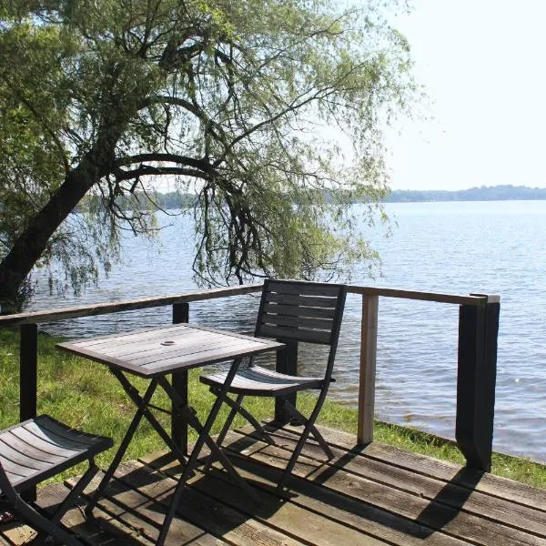 The Lake Barndominium，位于Delton的酒店