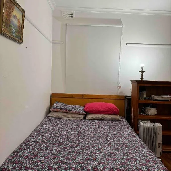 Ashburton big Room with shared bathroom 1，位于查斯顿的酒店