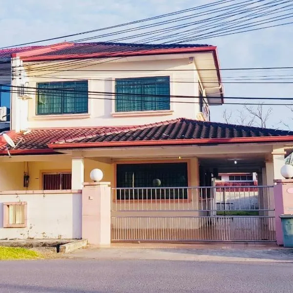 Spacious Semi-D Taman Terus Homestay，位于民都鲁的酒店