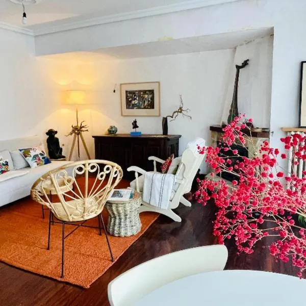 3-Bed Artist Chalet near San Sebastian Sleeps 6，位于Arruazu的酒店