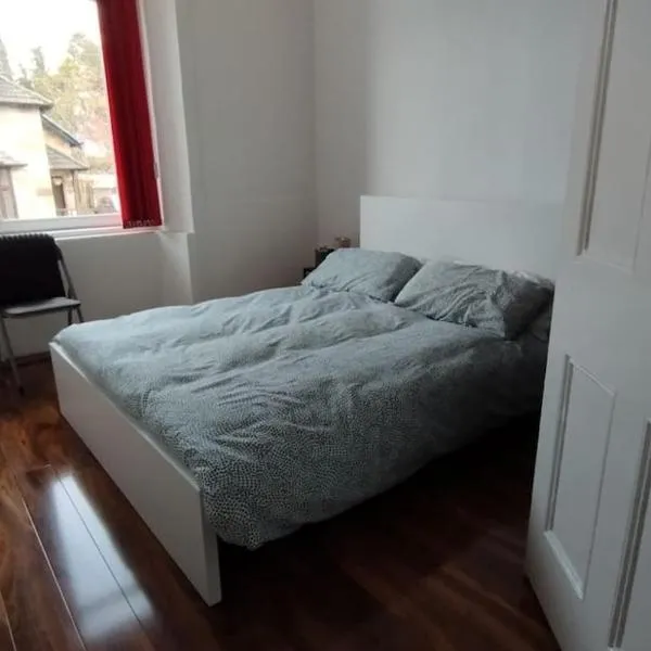 Lovely flat near Glasgow，位于Barrhead的酒店