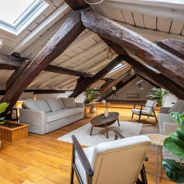 Dimora De' Poeti - 250 Square Meters Attic with Jacuzzi，位于博洛尼亚的酒店