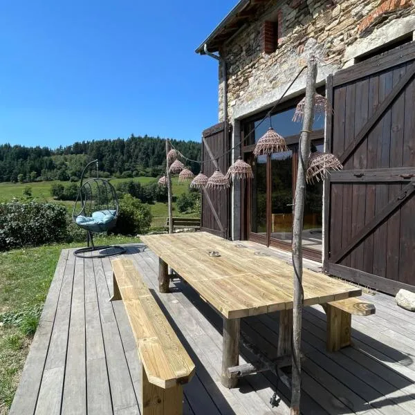 Ancienne étable - En Pleine campagne française，位于Champagnac-le-Vieux的酒店