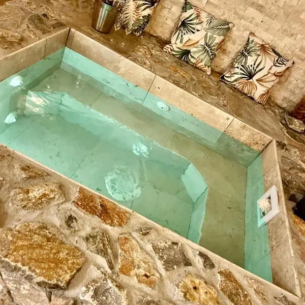 I pozzi jacuzzi furiani love room haute corse，位于菲里亚尼的酒店