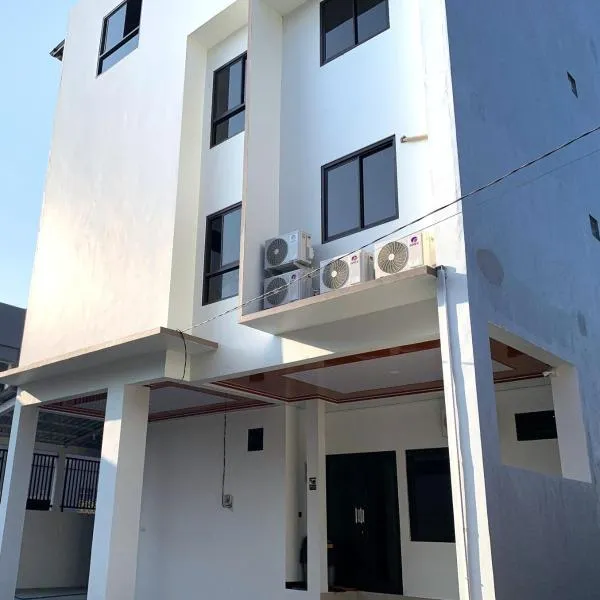 Kusuma Raya Guest House，位于Srondolwetan的酒店